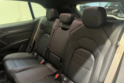 Harmaa Porsche Cayenne 2026 kuva 23.