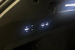 Harmaa Porsche Cayenne 2026 kuva 29.
