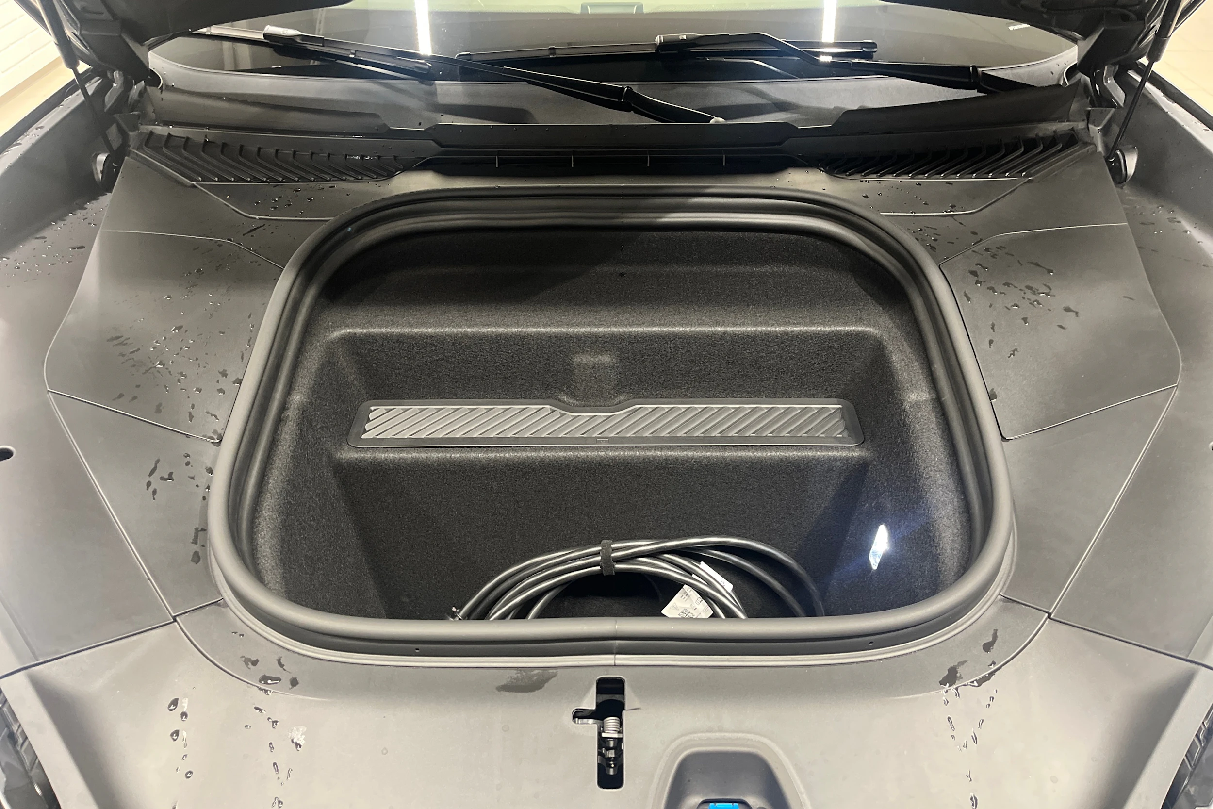 Harmaa Porsche Cayenne 2026 kuva 30.
