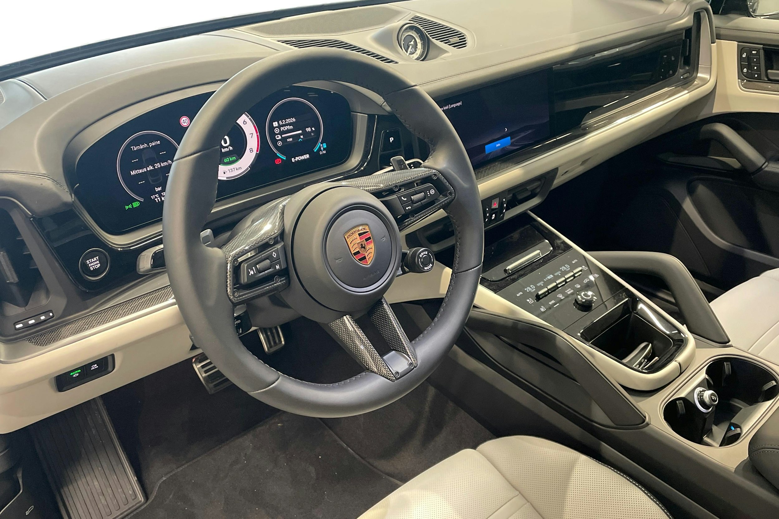 met. musta Porsche Cayenne 2026 kuva 6.