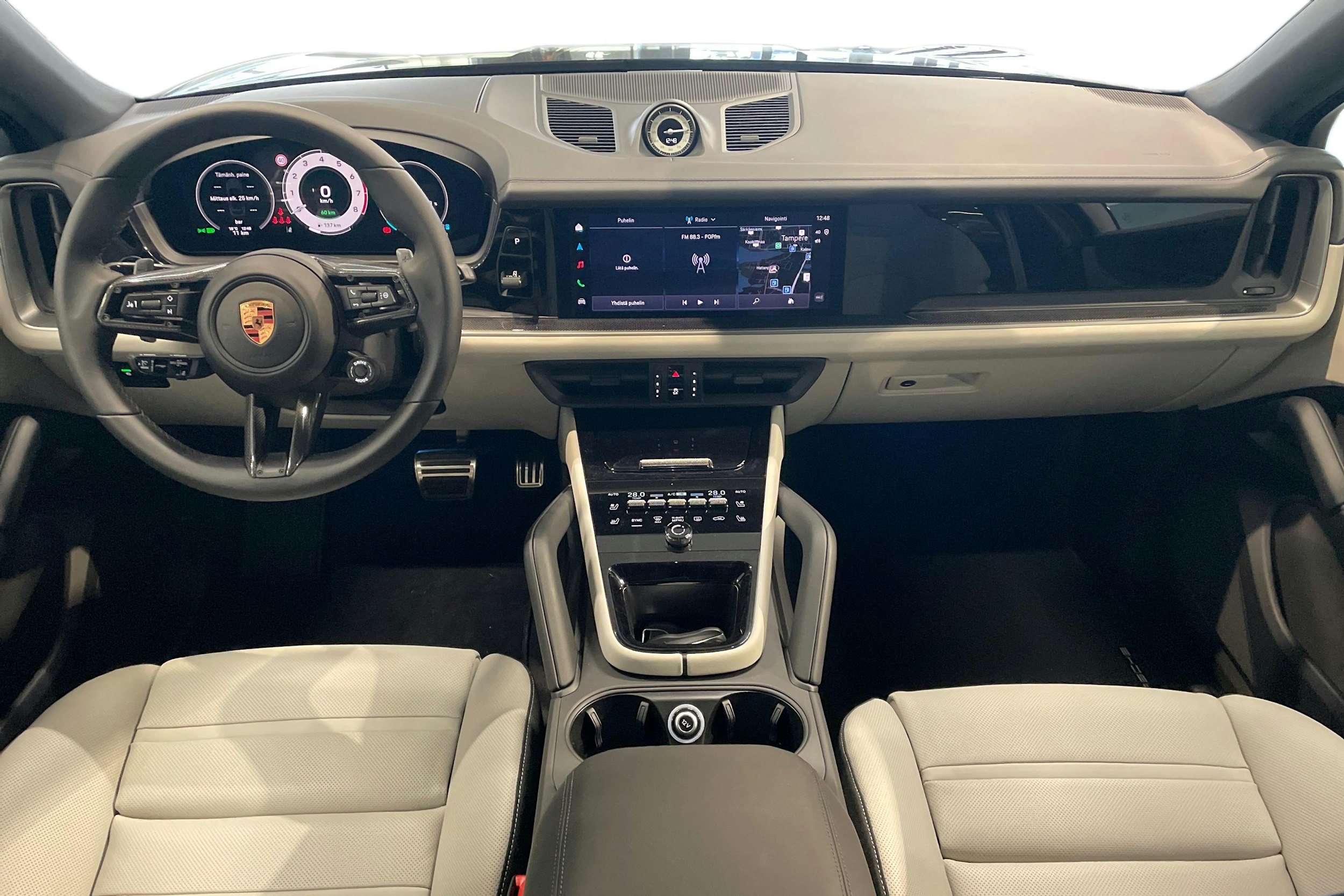 met. musta Porsche Cayenne 2026 kuva 7.