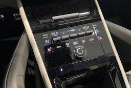 met. musta Porsche Cayenne 2026 kuva 10.