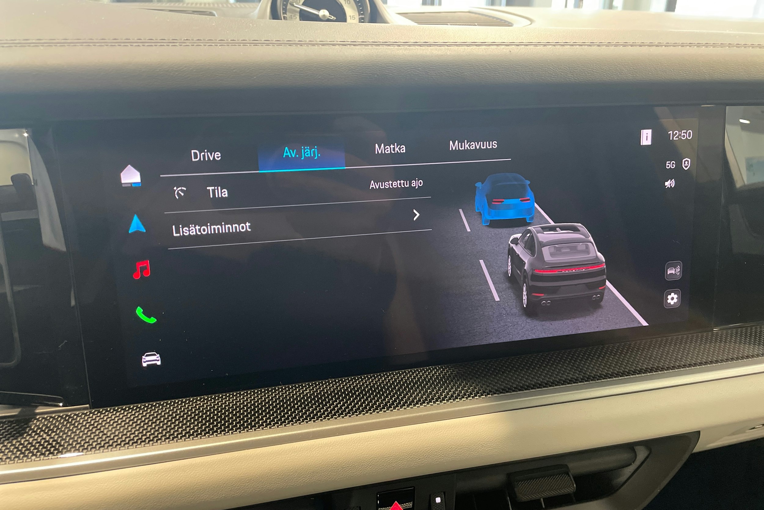 met. musta Porsche Cayenne 2026 kuva 15.