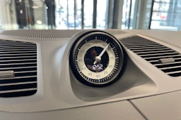 met. musta Porsche Cayenne 2026 kuva 16.