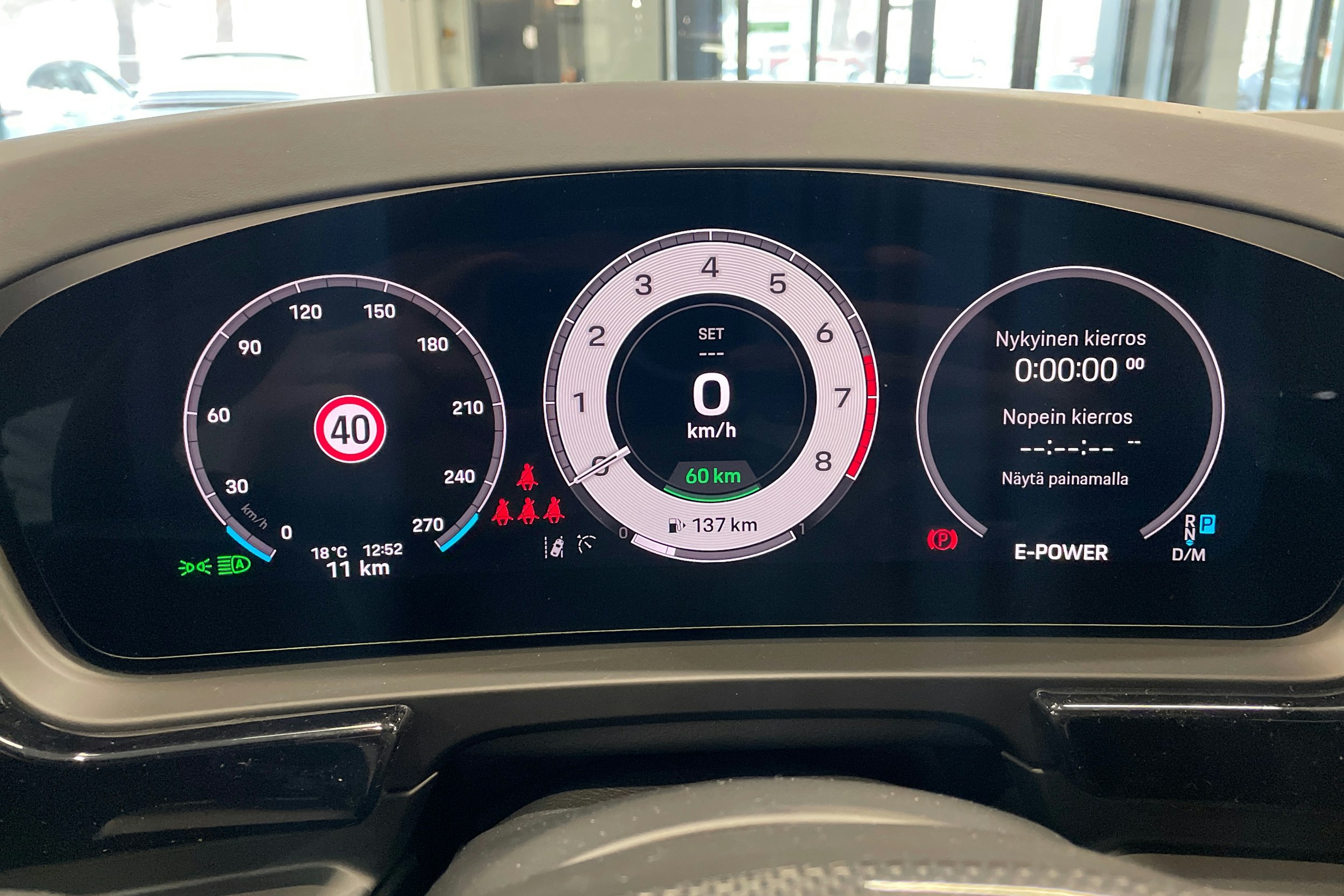 met. musta Porsche Cayenne 2026 kuva 17.