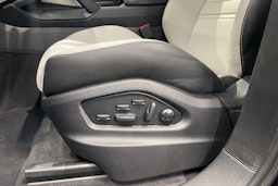 met. musta Porsche Cayenne 2026 kuva 18.