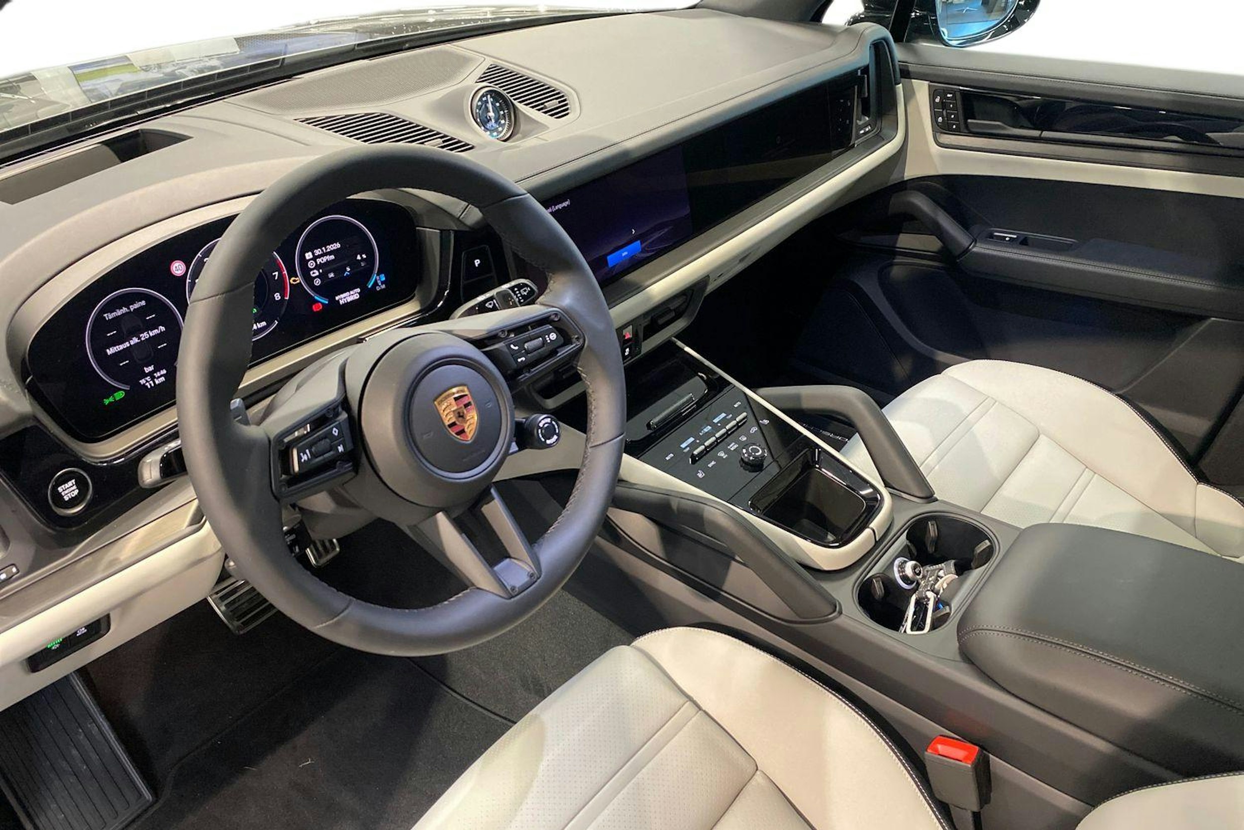 met. harmaa Porsche Cayenne 2026 kuva 6.