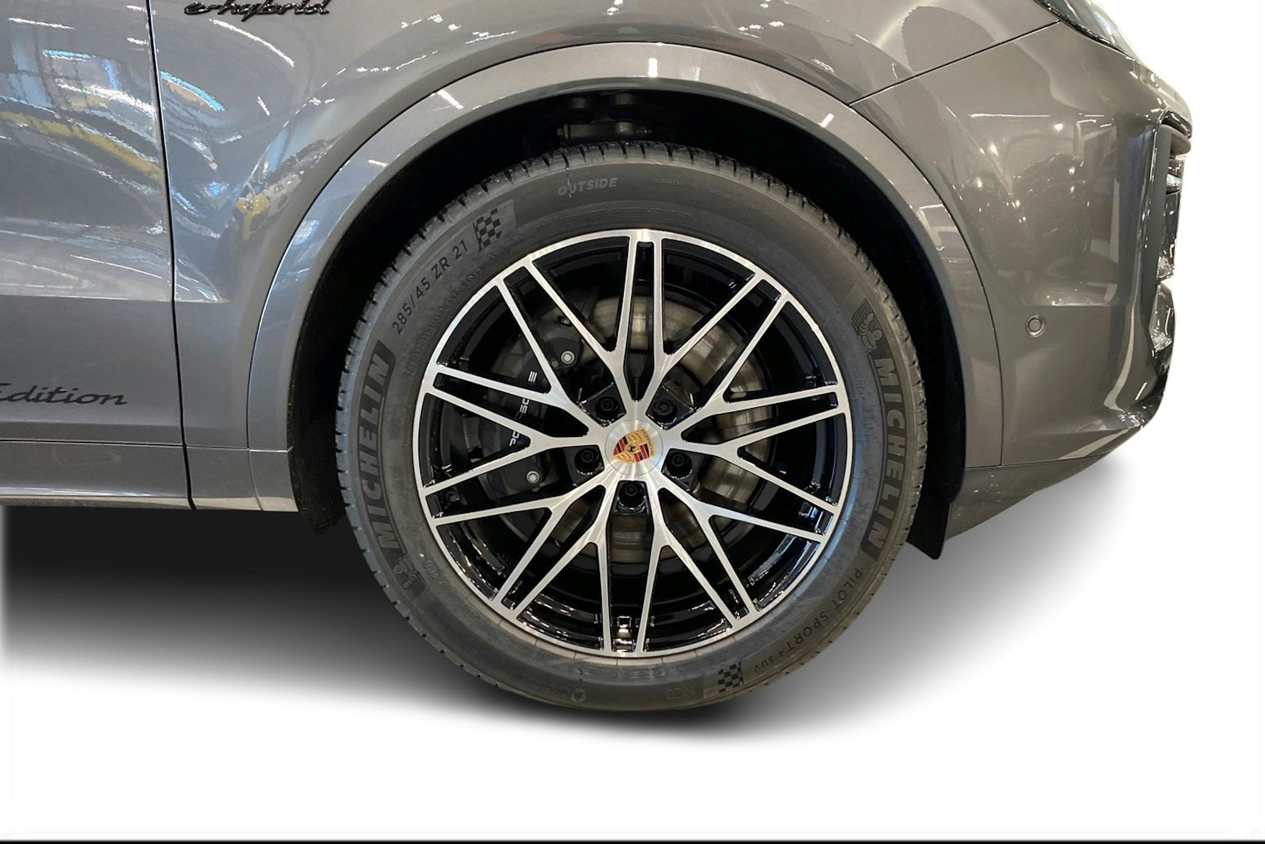 met. harmaa Porsche Cayenne 2026 kuva 9.