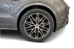 met. harmaa Porsche Cayenne 2026 kuva 9.