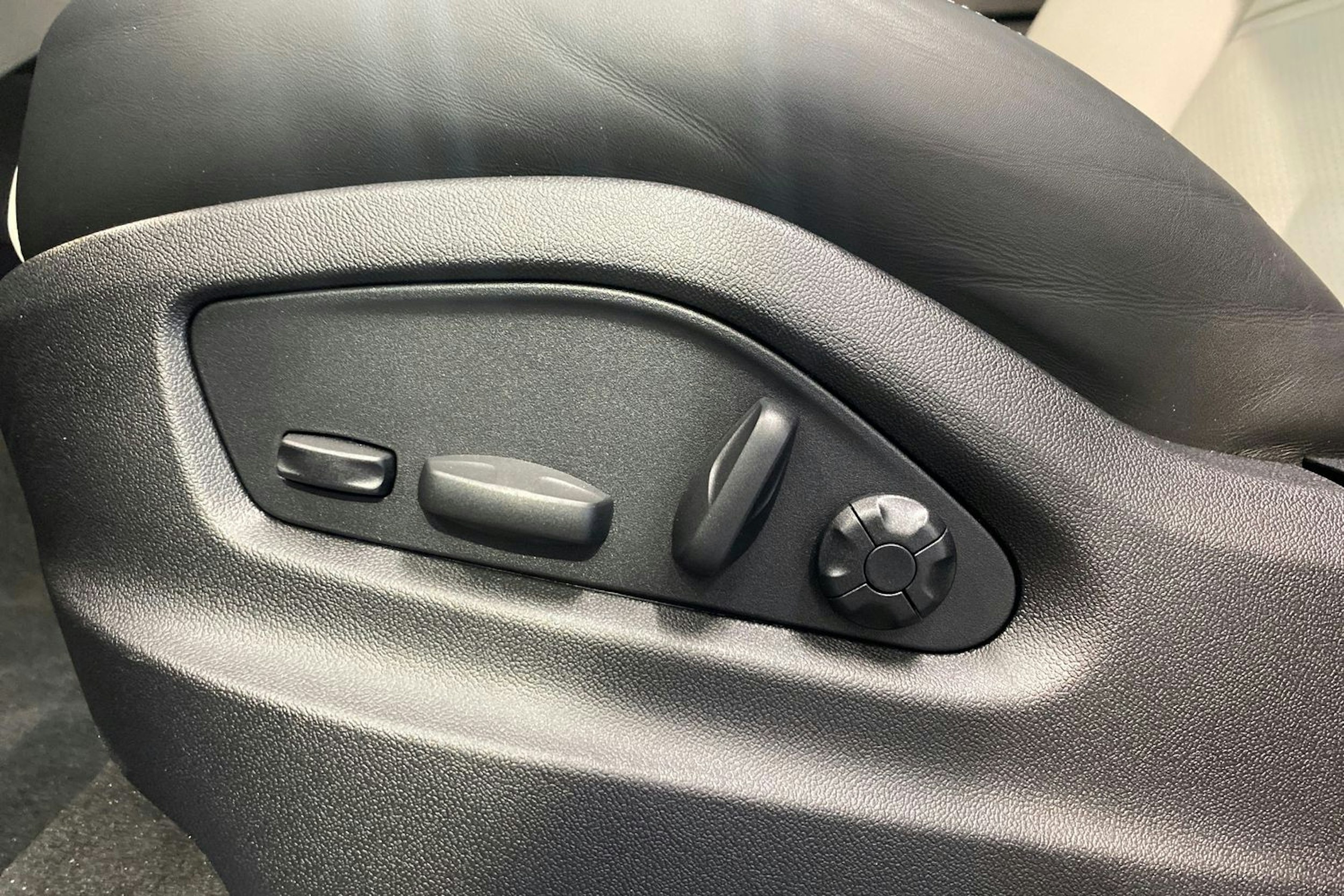 met. harmaa Porsche Cayenne 2026 kuva 11.