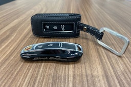 met. harmaa Porsche Cayenne 2026 kuva 17.