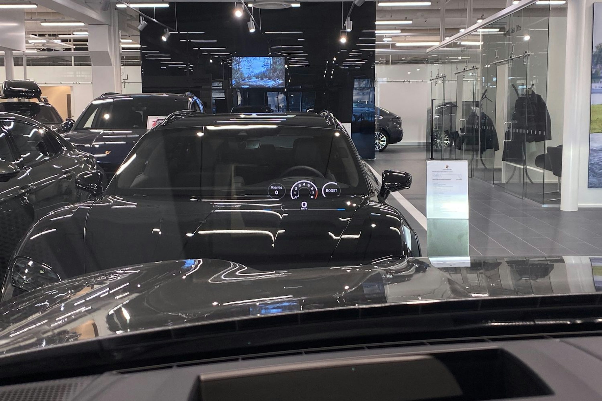 met. harmaa Porsche Cayenne 2026 kuva 18.