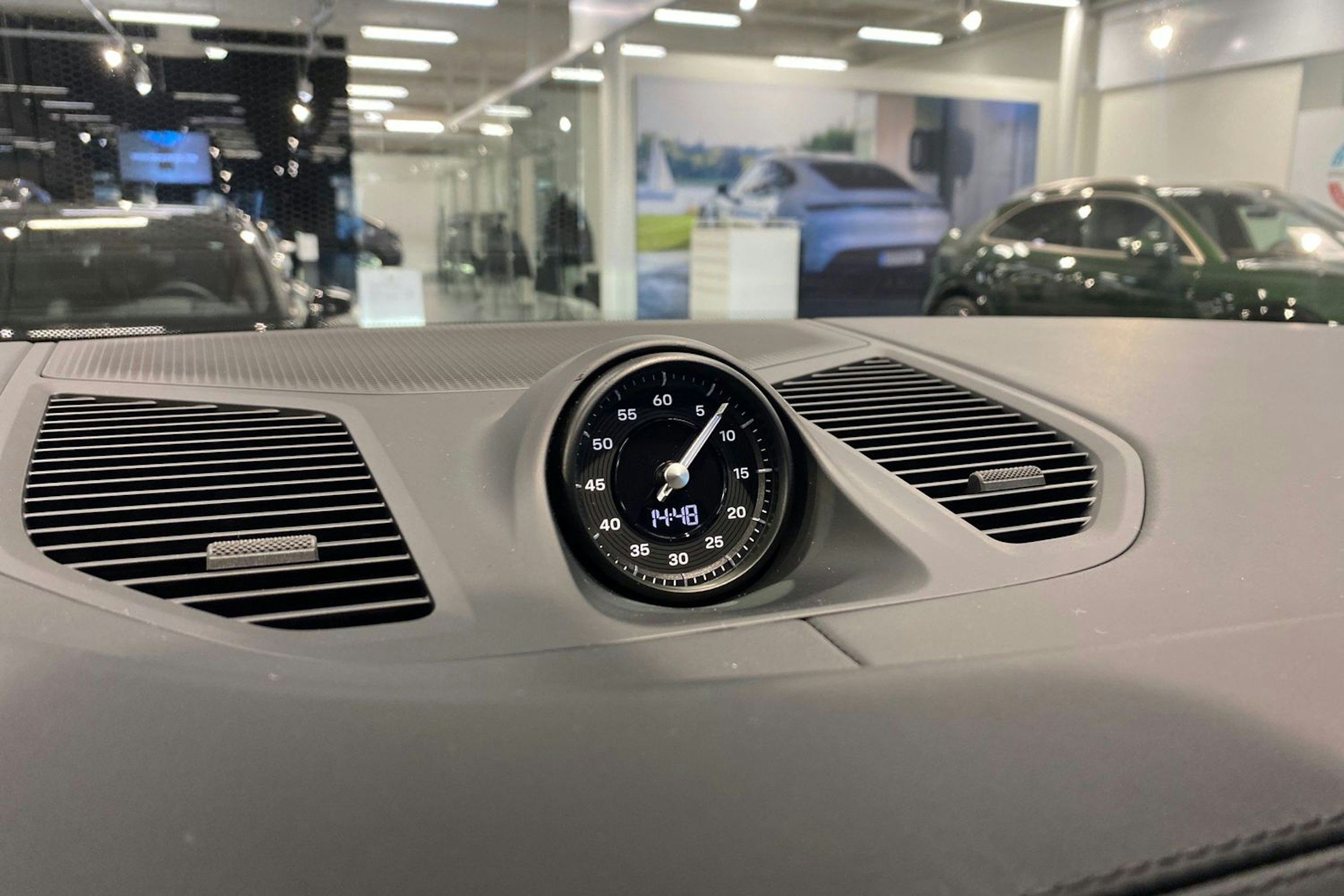 met. harmaa Porsche Cayenne 2026 kuva 21.