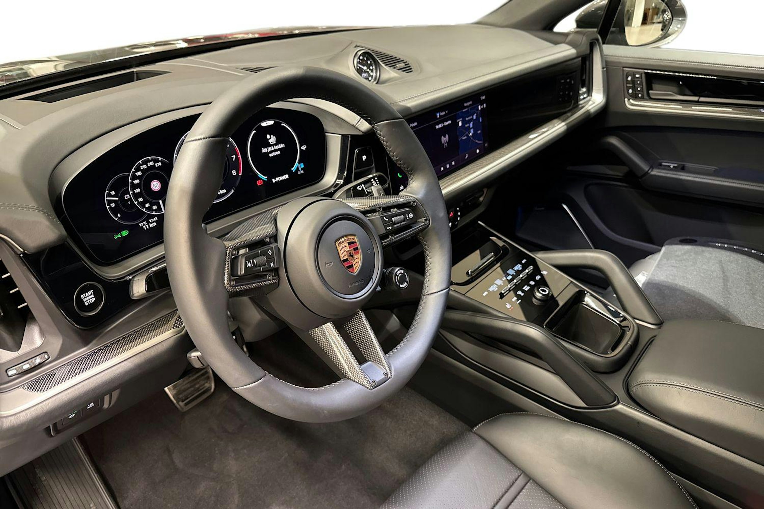 harmaa Porsche Cayenne 2026 kuva 6.