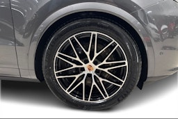 harmaa Porsche Cayenne 2026 kuva 9.