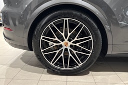 harmaa Porsche Cayenne 2026 kuva 10.