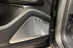 harmaa Porsche Cayenne 2026 kuva 13.