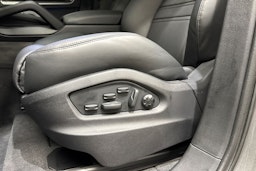 harmaa Porsche Cayenne 2026 kuva 14.