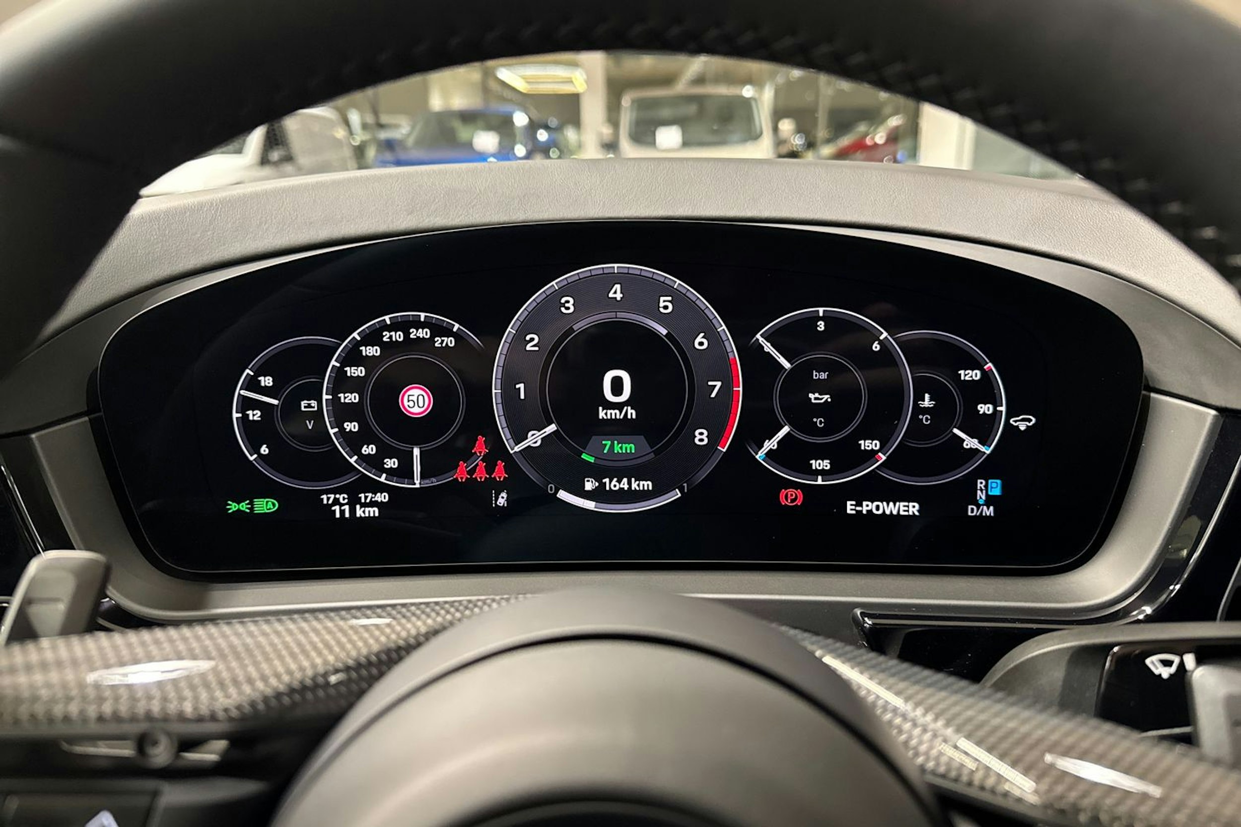 harmaa Porsche Cayenne 2026 kuva 16.