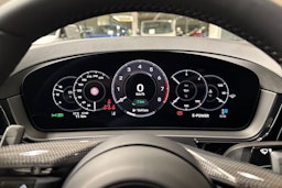 harmaa Porsche Cayenne 2026 kuva 16.