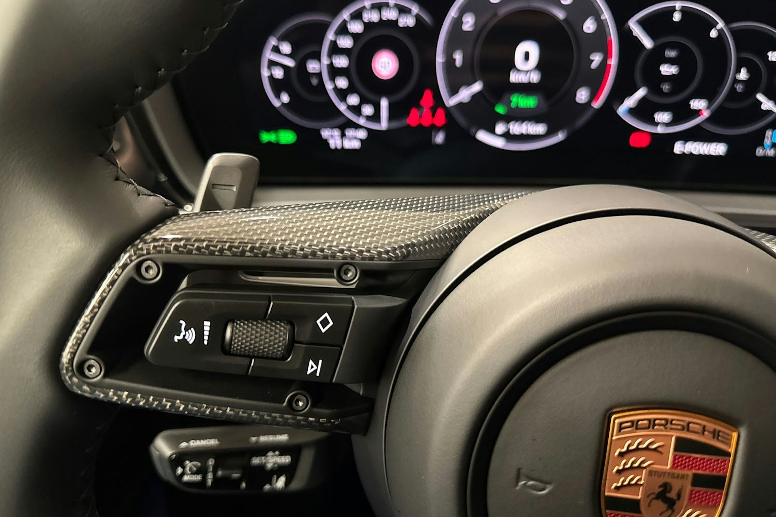 harmaa Porsche Cayenne 2026 kuva 18.