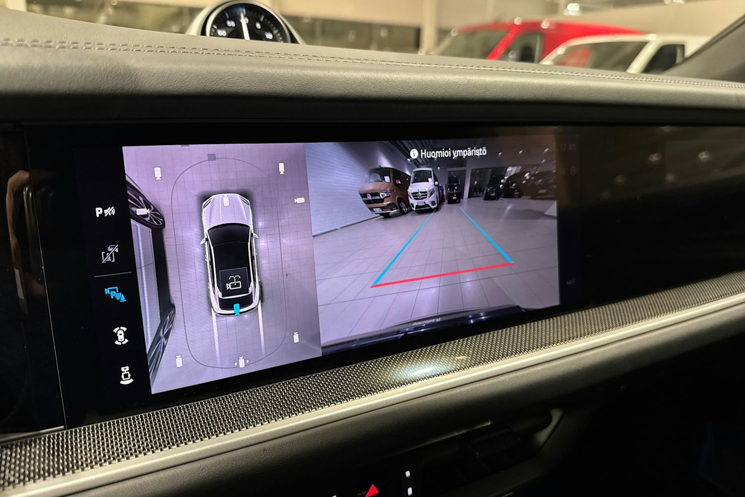 harmaa Porsche Cayenne 2026 kuva 20.