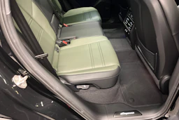 musta Porsche Cayenne 2026 kuva 29.