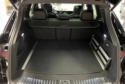 musta Porsche Cayenne 2026 kuva 31.