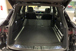 musta Porsche Cayenne 2026 kuva 32.