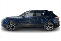 sininen Porsche Cayenne 2026 kuva 5.
