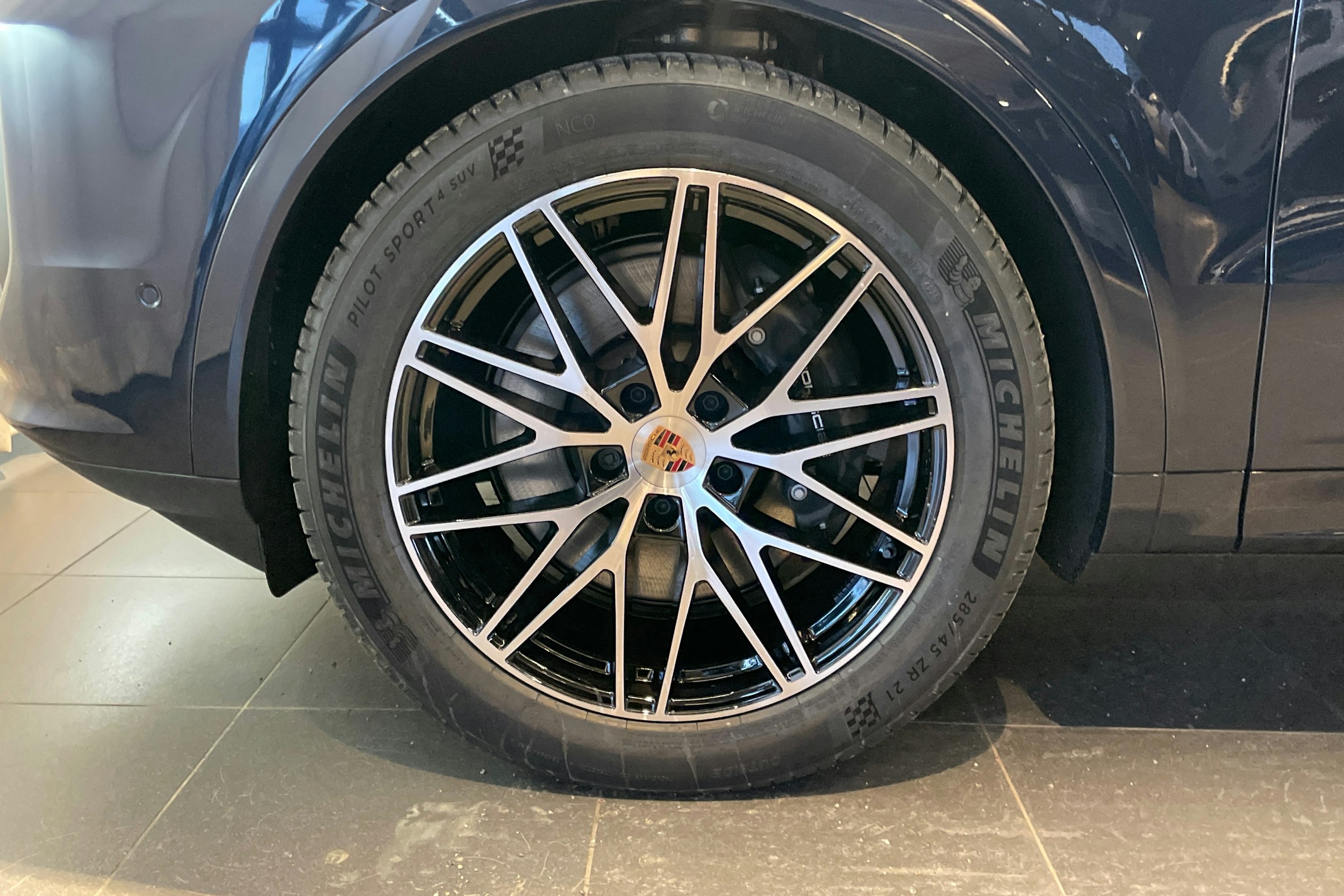 sininen Porsche Cayenne 2026 kuva 10.