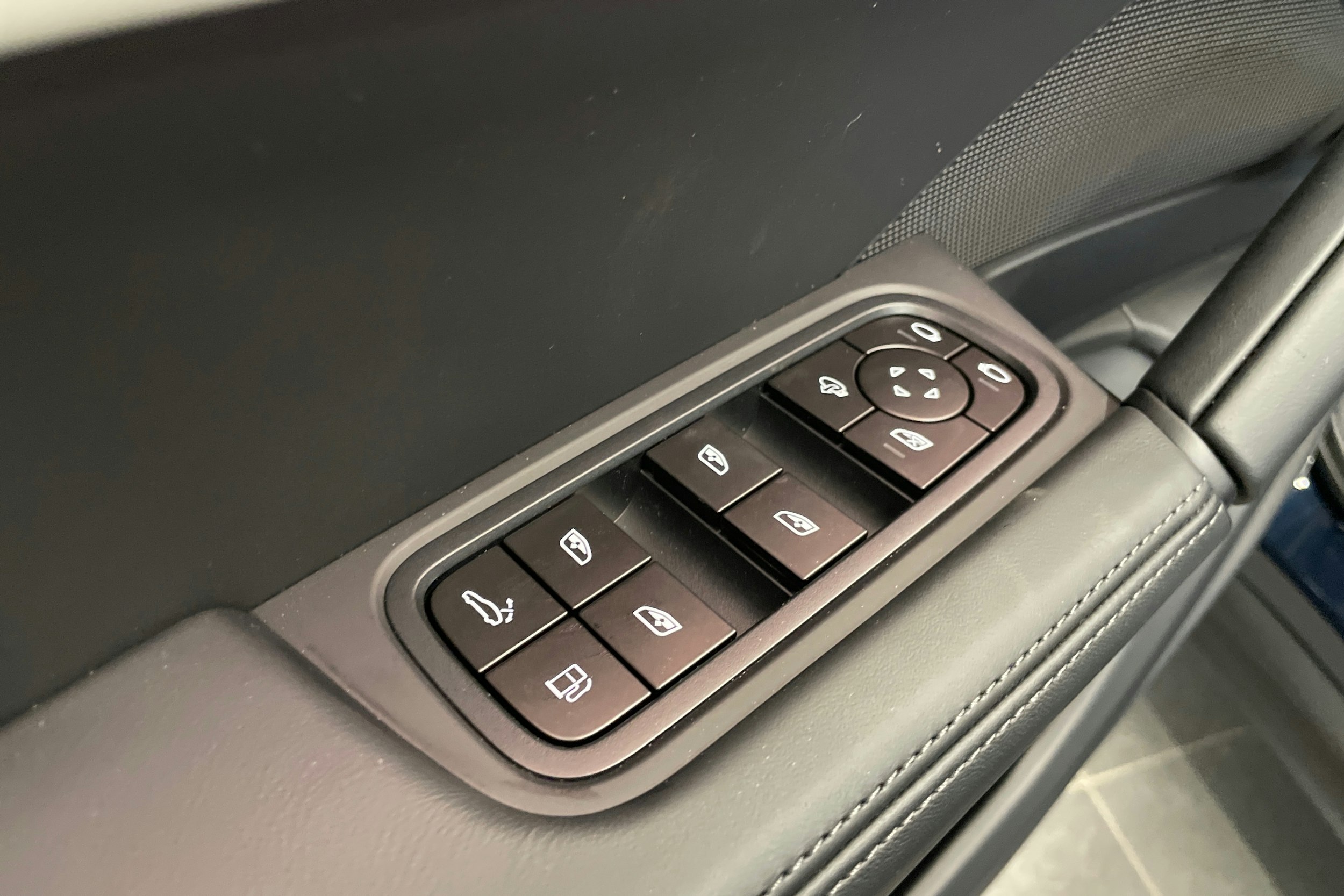 sininen Porsche Cayenne 2026 kuva 15.