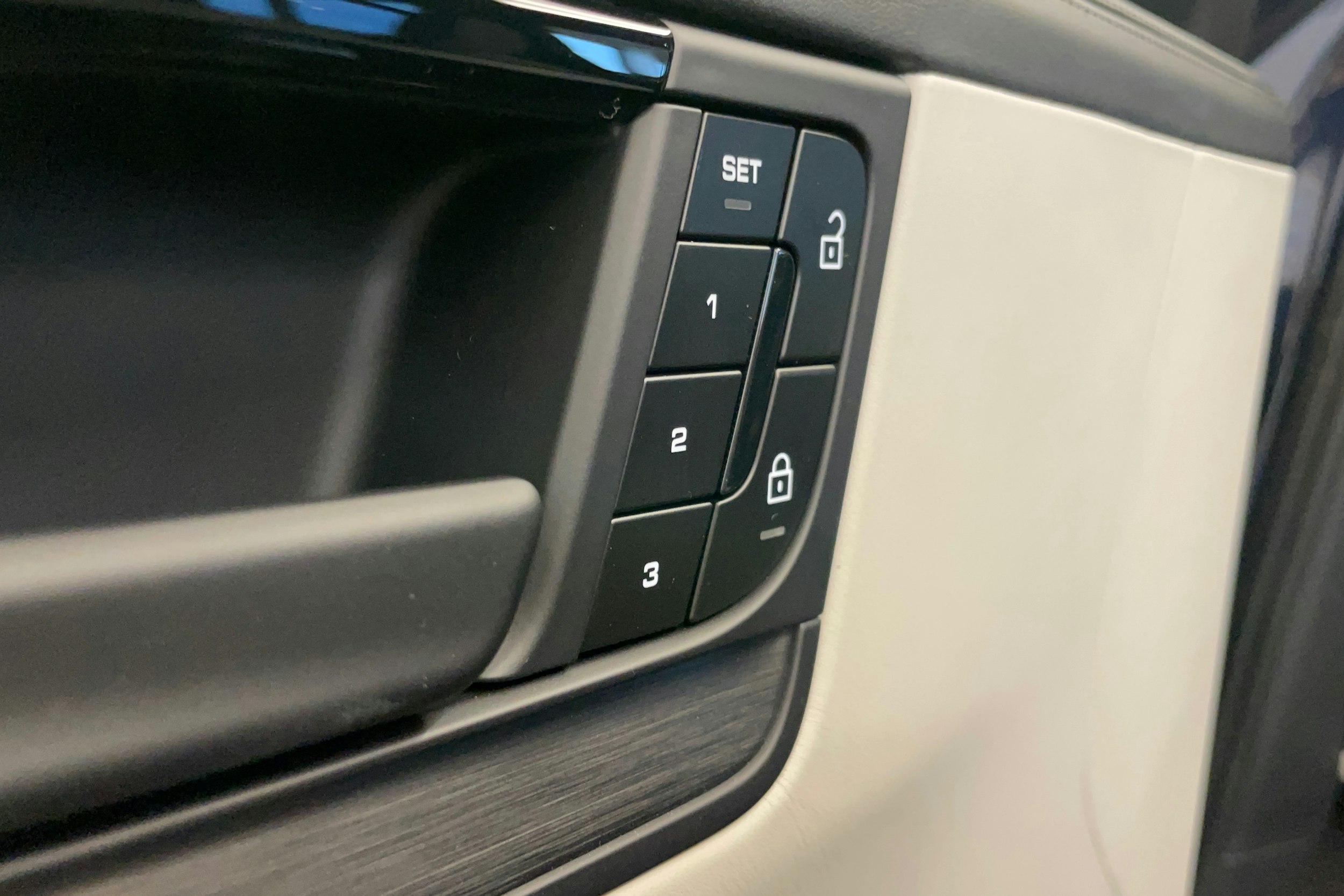 sininen Porsche Cayenne 2026 kuva 16.