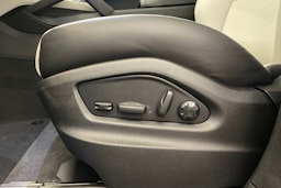 sininen Porsche Cayenne 2026 kuva 17.