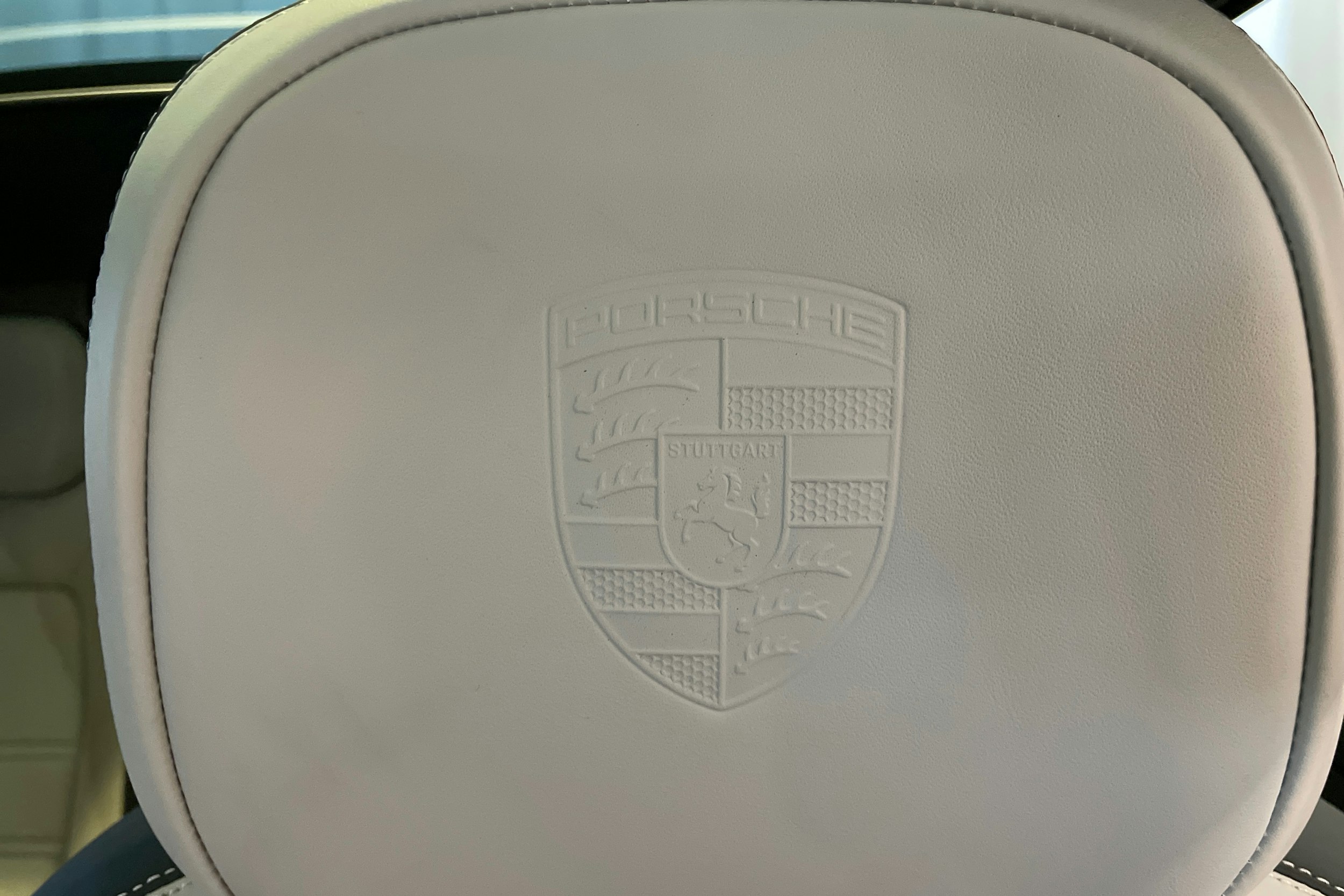 sininen Porsche Cayenne 2026 kuva 19.