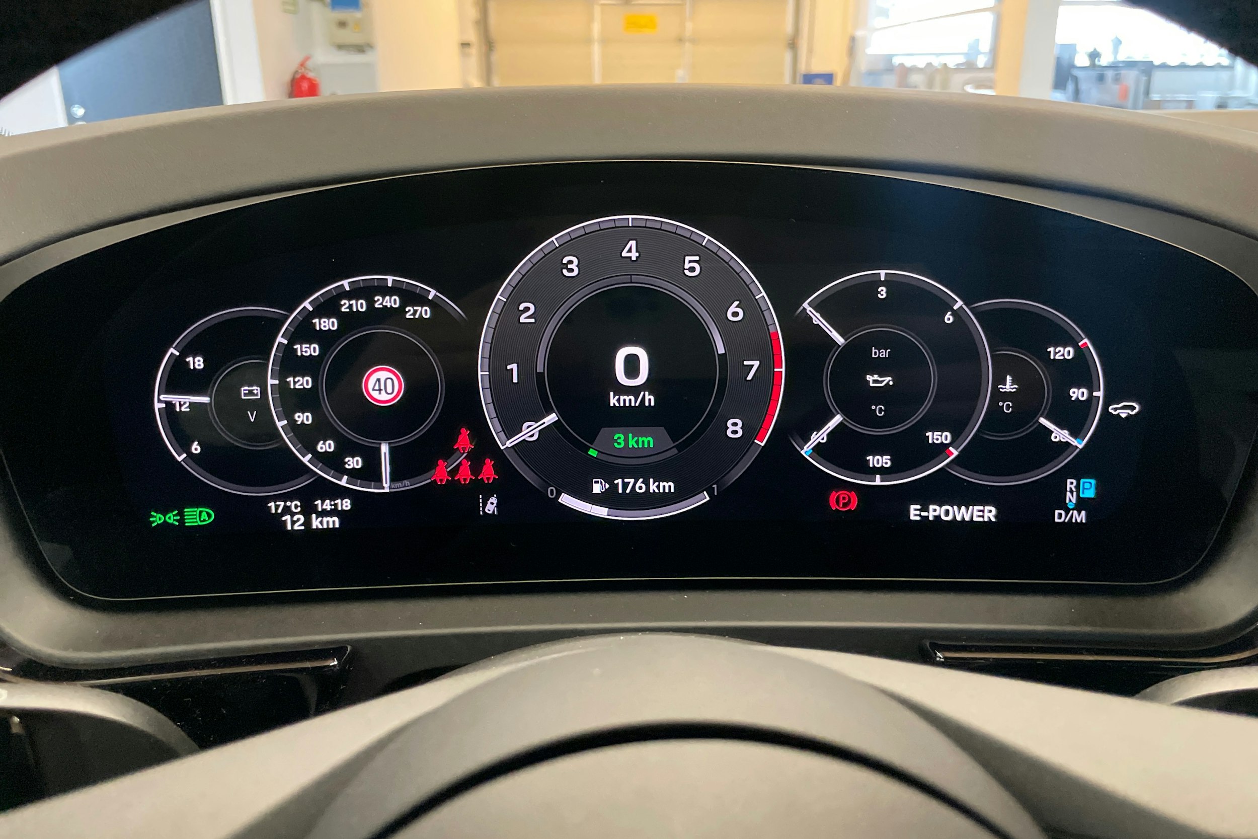 sininen Porsche Cayenne 2026 kuva 20.