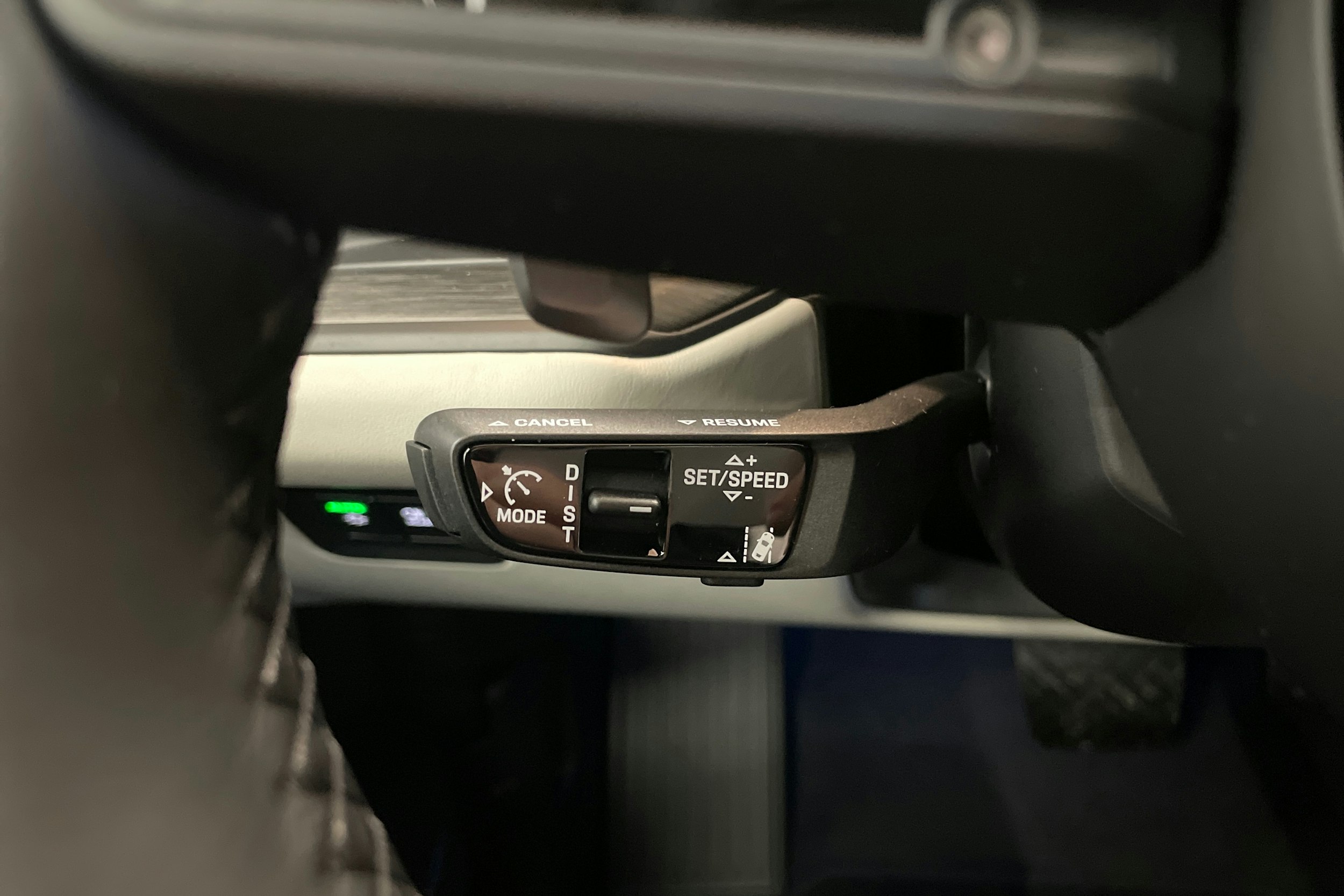 sininen Porsche Cayenne 2026 kuva 21.