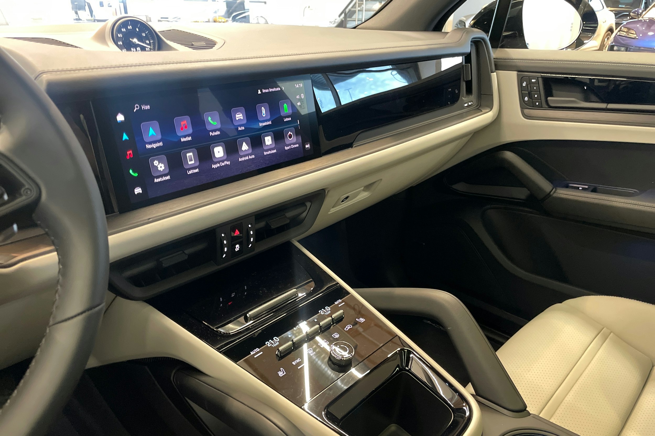 sininen Porsche Cayenne 2026 kuva 24.