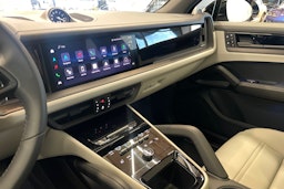 sininen Porsche Cayenne 2026 kuva 24.