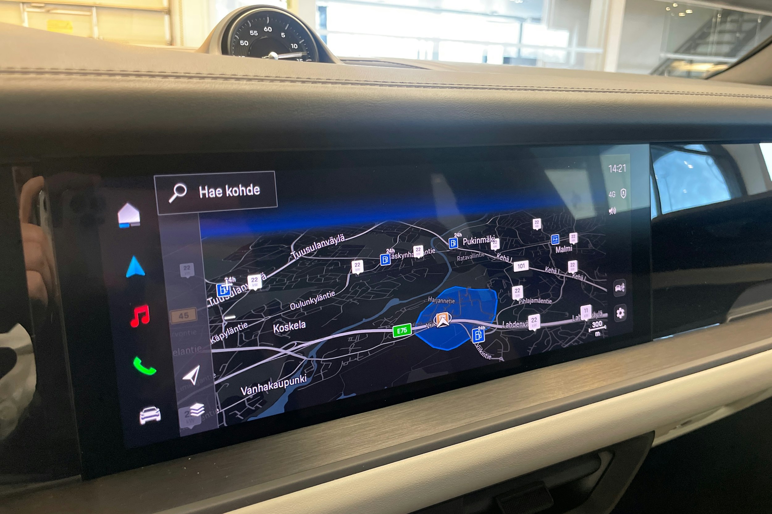 sininen Porsche Cayenne 2026 kuva 29.