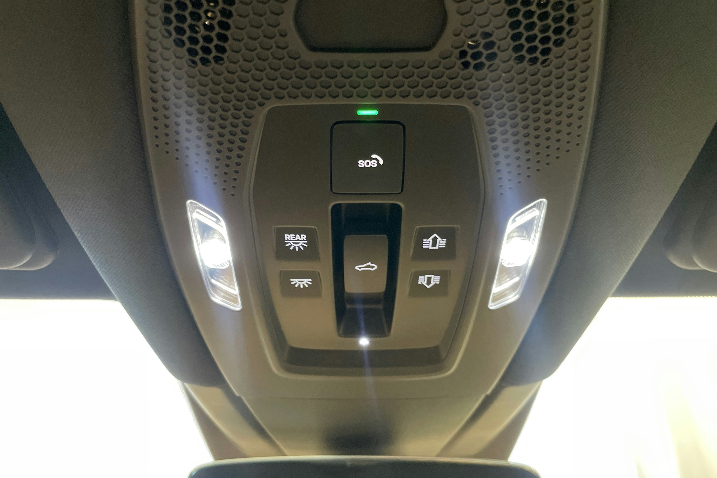 sininen Porsche Cayenne 2026 kuva 30.