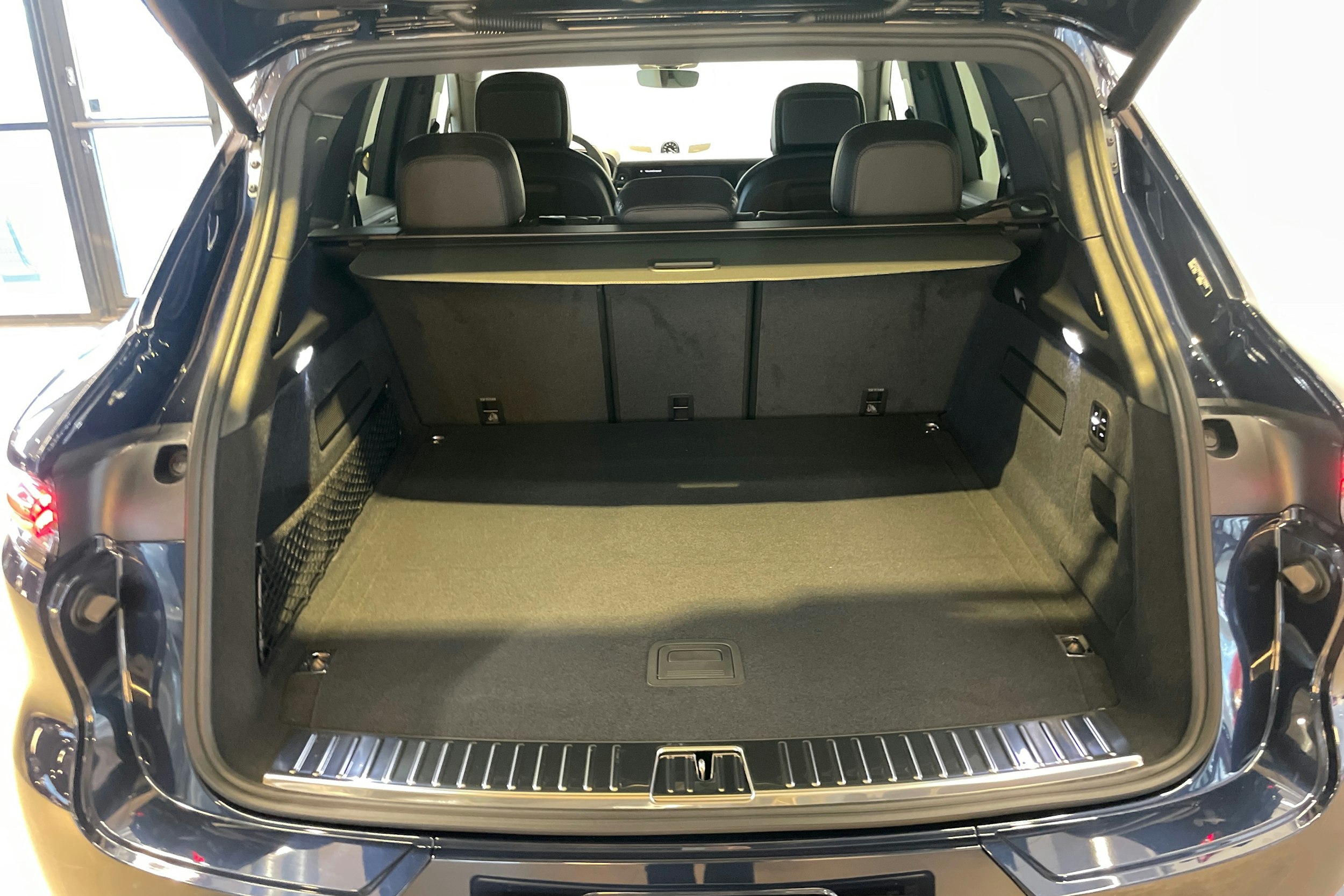 sininen Porsche Cayenne 2026 kuva 32.