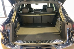 sininen Porsche Cayenne 2026 kuva 32.