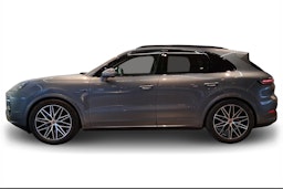 harmaa Porsche Cayenne 2026 kuva 5.