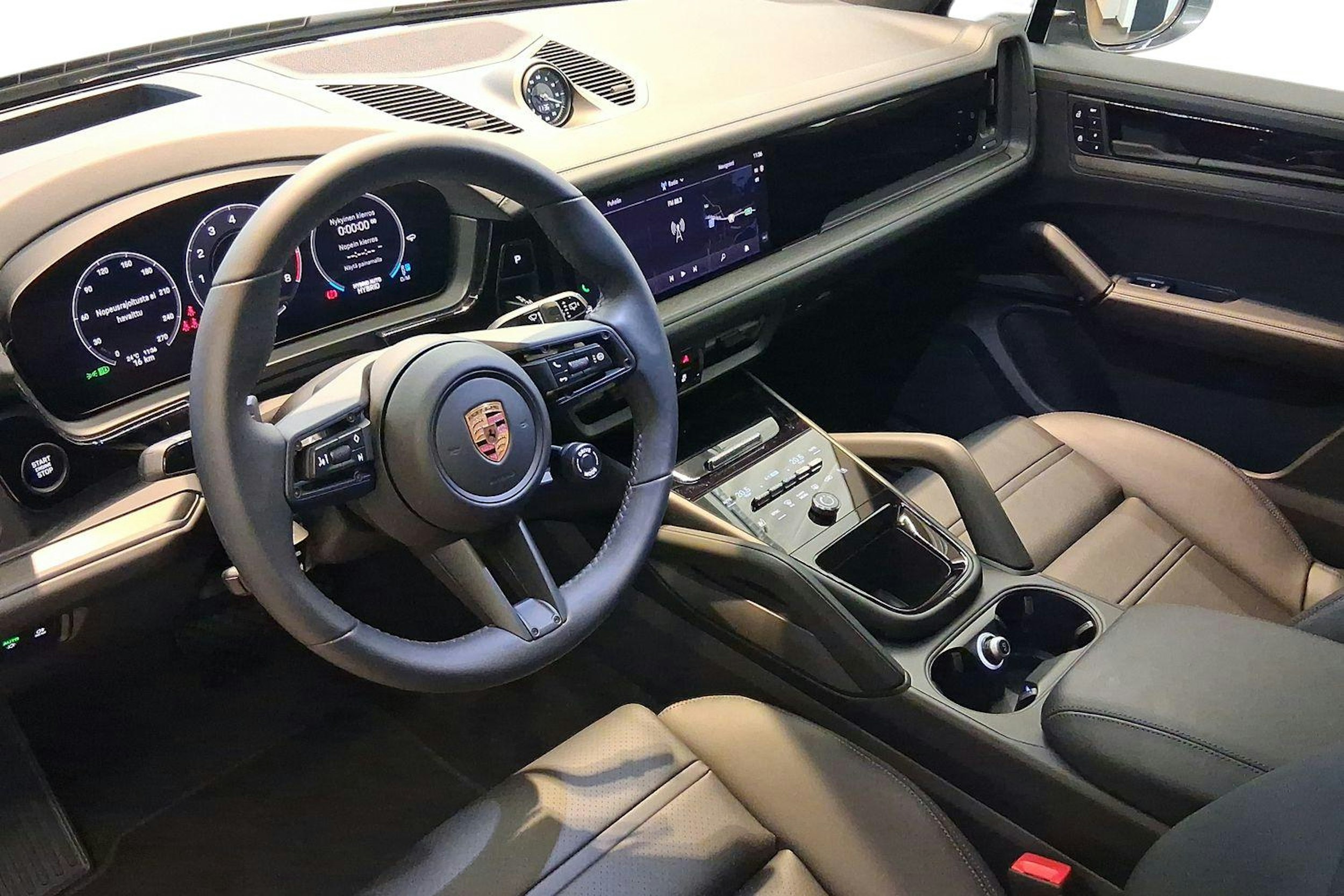 harmaa Porsche Cayenne 2026 kuva 6.