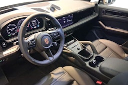 harmaa Porsche Cayenne 2026 kuva 6.