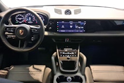 harmaa Porsche Cayenne 2026 kuva 7.