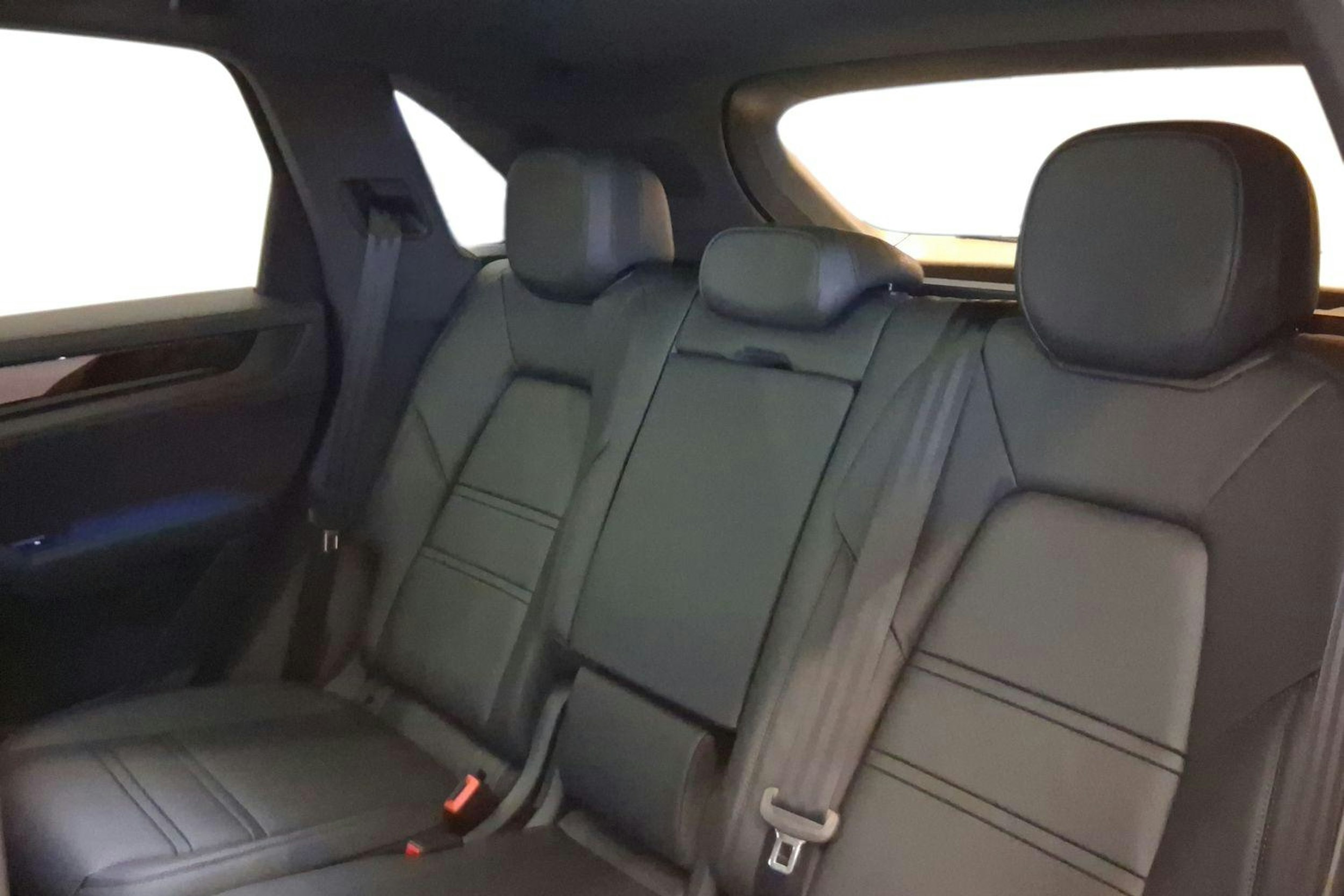 harmaa Porsche Cayenne 2026 kuva 8.