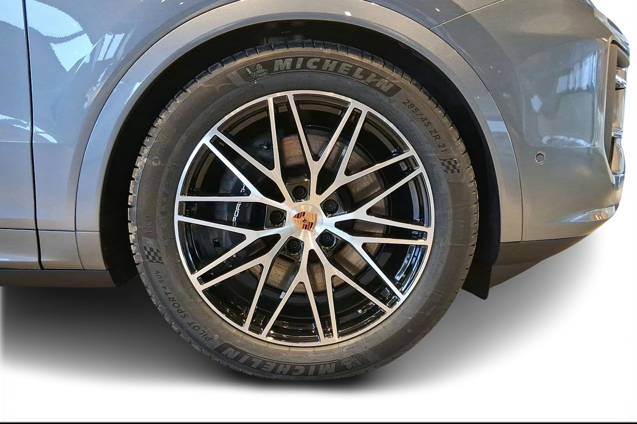 harmaa Porsche Cayenne 2026 kuva 9.