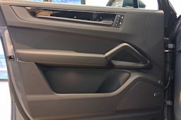 harmaa Porsche Cayenne 2026 kuva 10.